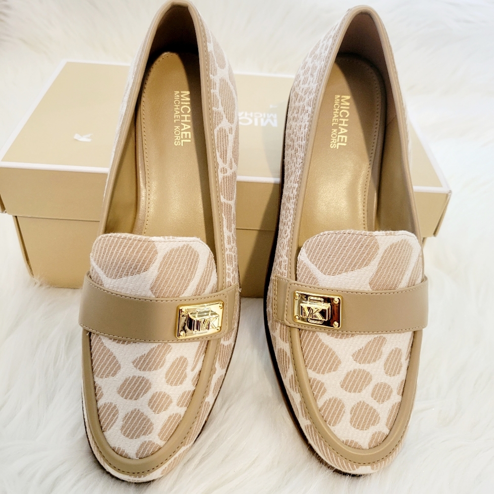 NIB Michael Kors Beige Textured Loafers  - Size 7m